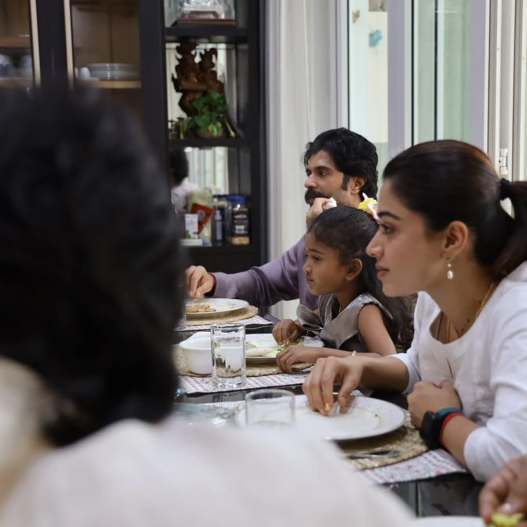 Vijay Deverakonda Rashmika Mandanna Invited Child Family who went Viral in Social Media