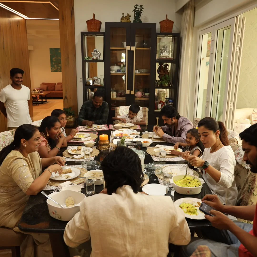 Vijay Deverakonda Rashmika Mandanna Invited Child Family who went Viral in Social Media