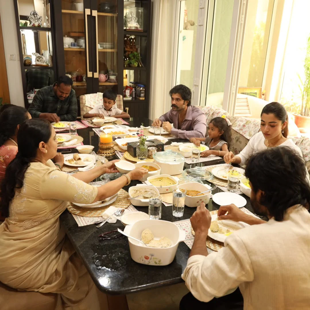 Vijay Deverakonda Rashmika Mandanna Invited Child Family who went Viral in Social Media