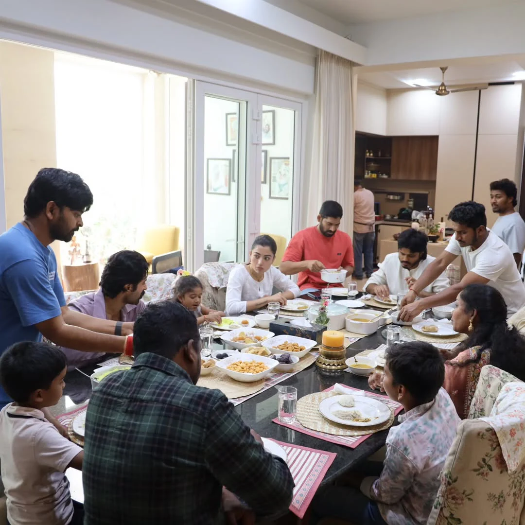 Vijay Deverakonda Rashmika Mandanna Invited Child Family who went Viral in Social Media