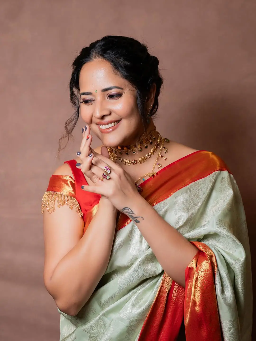anasuya bharadwaj latest hot photos