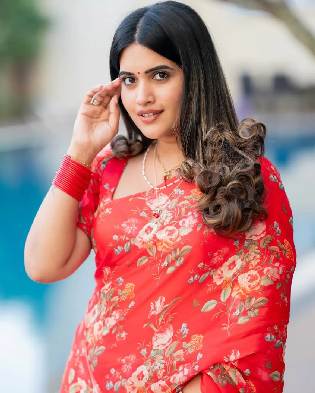 anchor sravanthi chokkarapu latest photos in red color saree