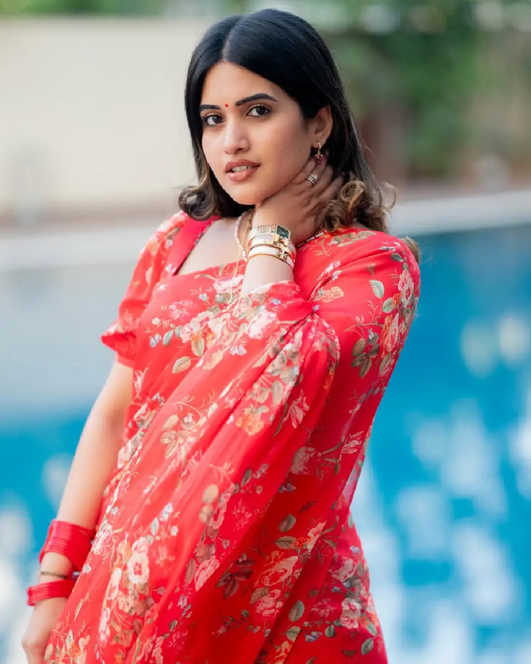 anchor sravanthi chokkarapu latest photos in red color saree