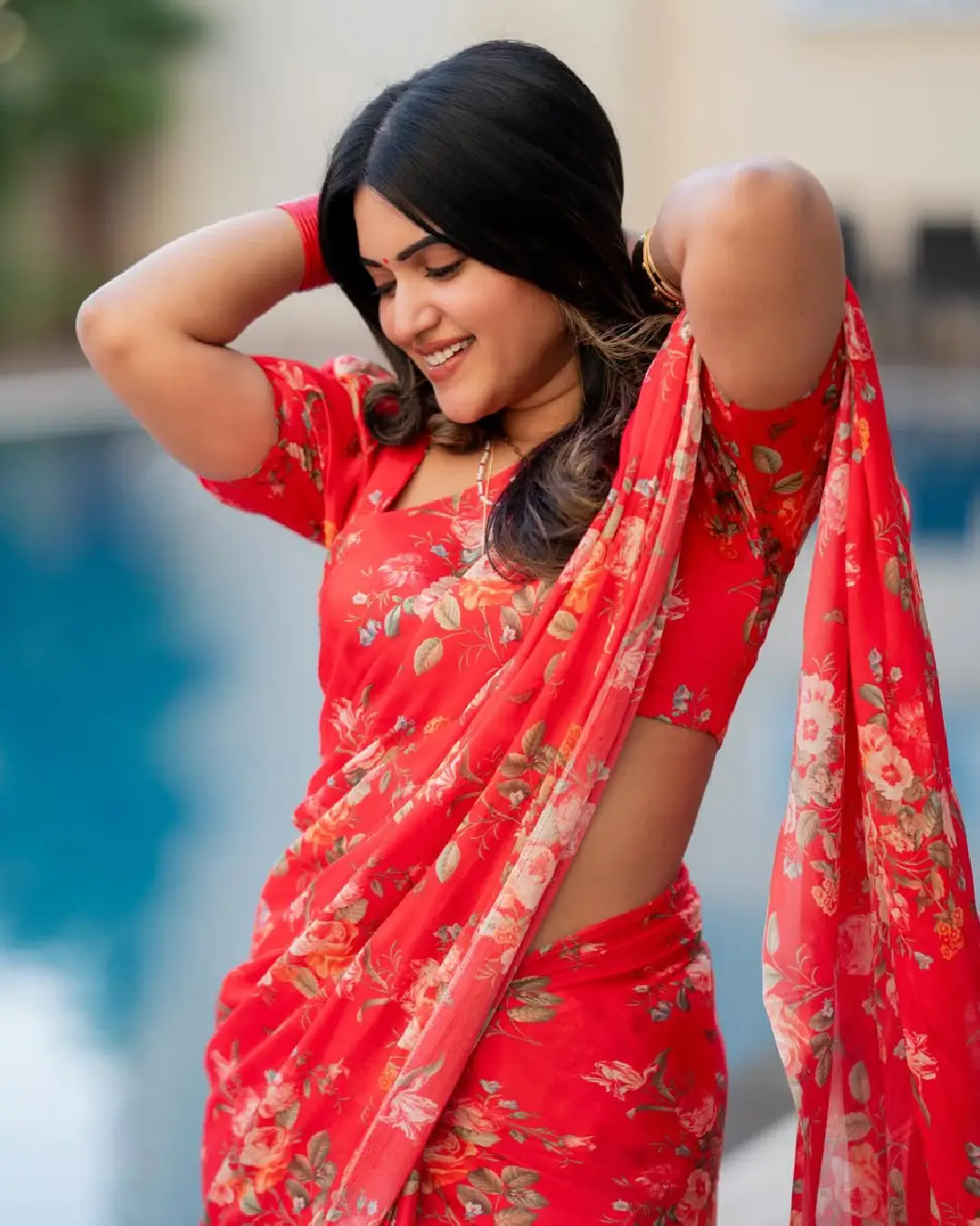 anchor sravanthi chokkarapu latest photos in red color saree