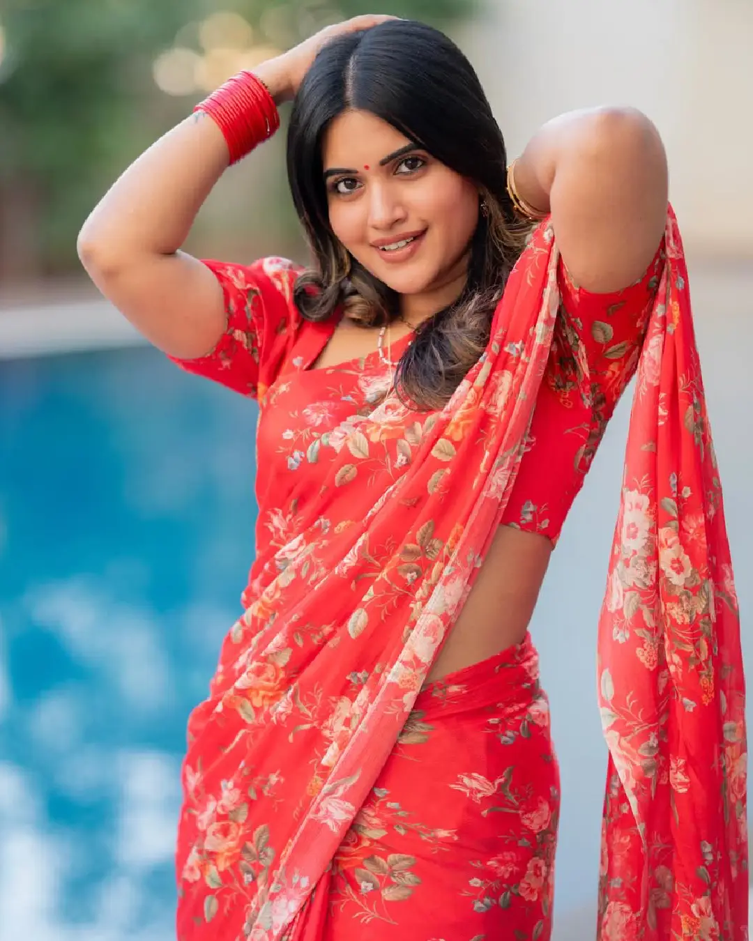 anchor sravanthi chokkarapu latest photos in red color saree