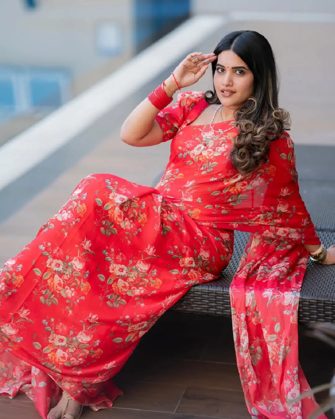 anchor sravanthi chokkarapu latest photos in red color saree