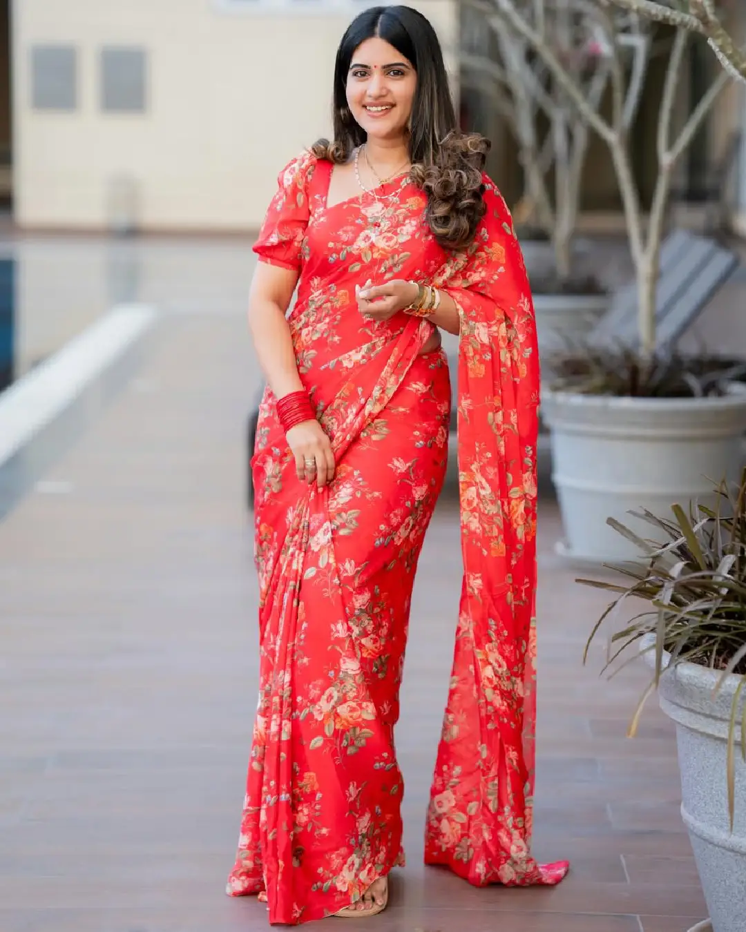 anchor sravanthi chokkarapu latest photos in red color saree