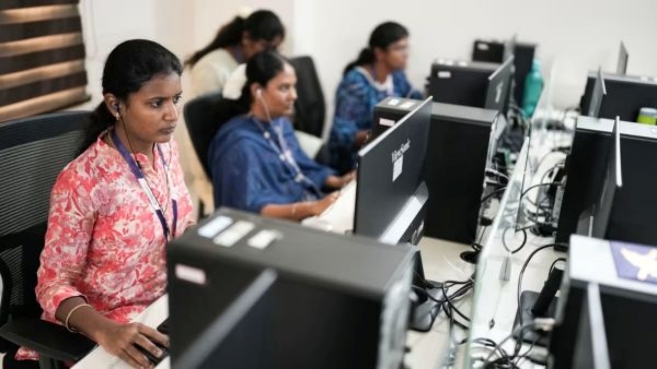 AP WDCW Jobs 2026: ఉమెన్స్ డే వేళ బంపరాఫర్.. ఏపీలోని ఆ జిల్లాలో కేవలం మహిళలకు మాత్రమే ఉద్యోగాలు.. రాత పరీక్ష లేకుండానే..