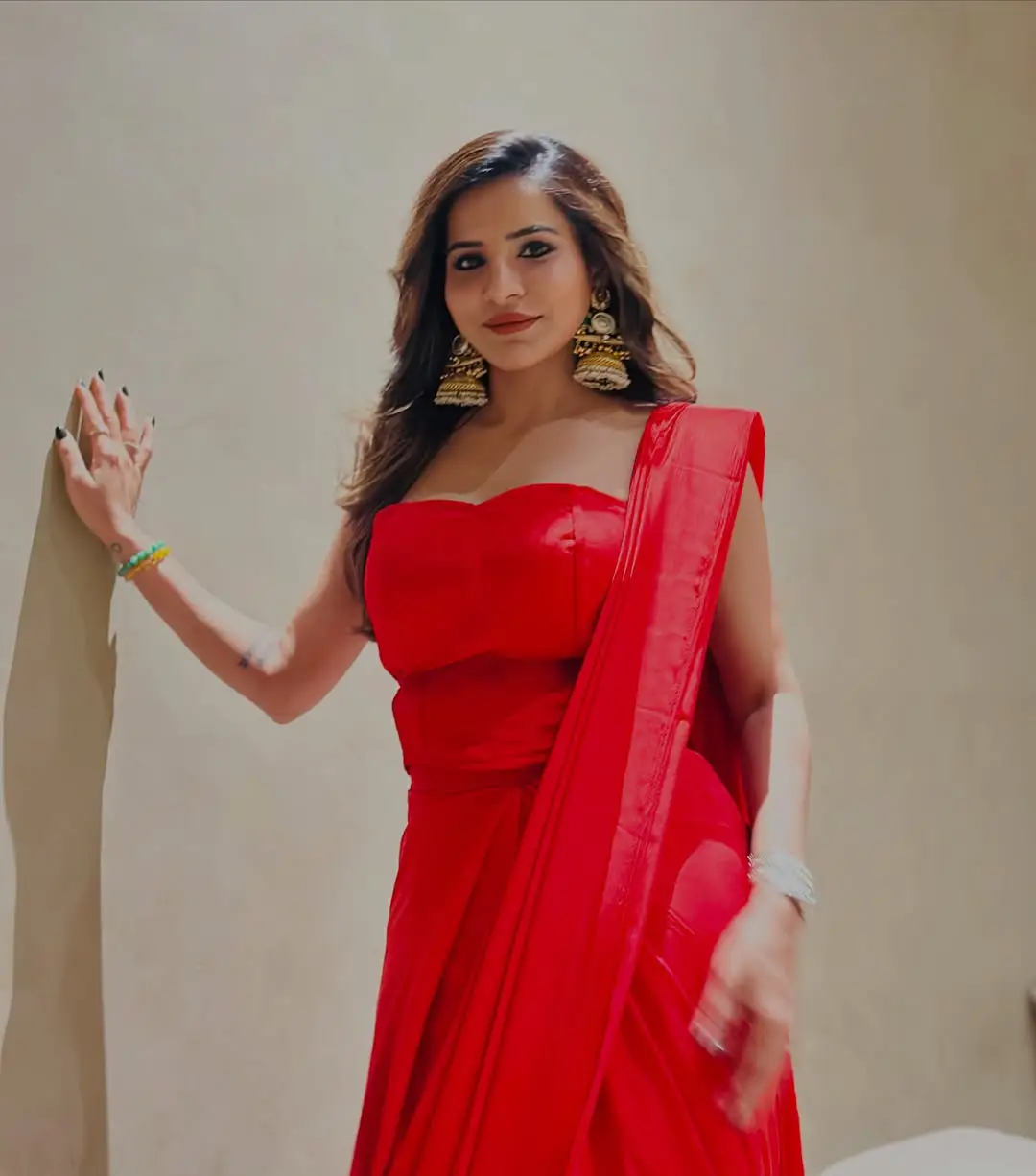 ashu reddy latest glamour show photos