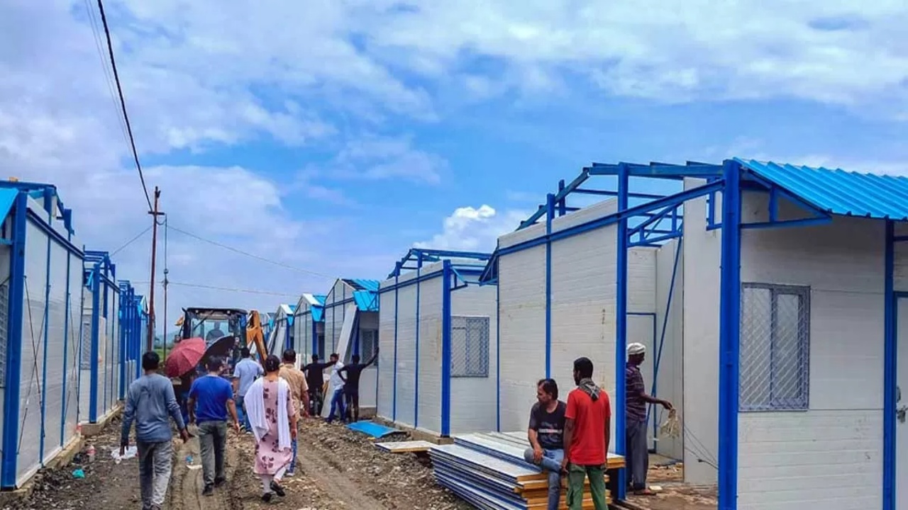 Indiramma Illu : ప్రభుత్వం కీలక నిర్ణయం.. వారందరికీ రెడీమేడ్ ఇందిరమ్మ ఇళ్లు.. భూకంపాలను తట్టుకునే టెక్నాలజీతో