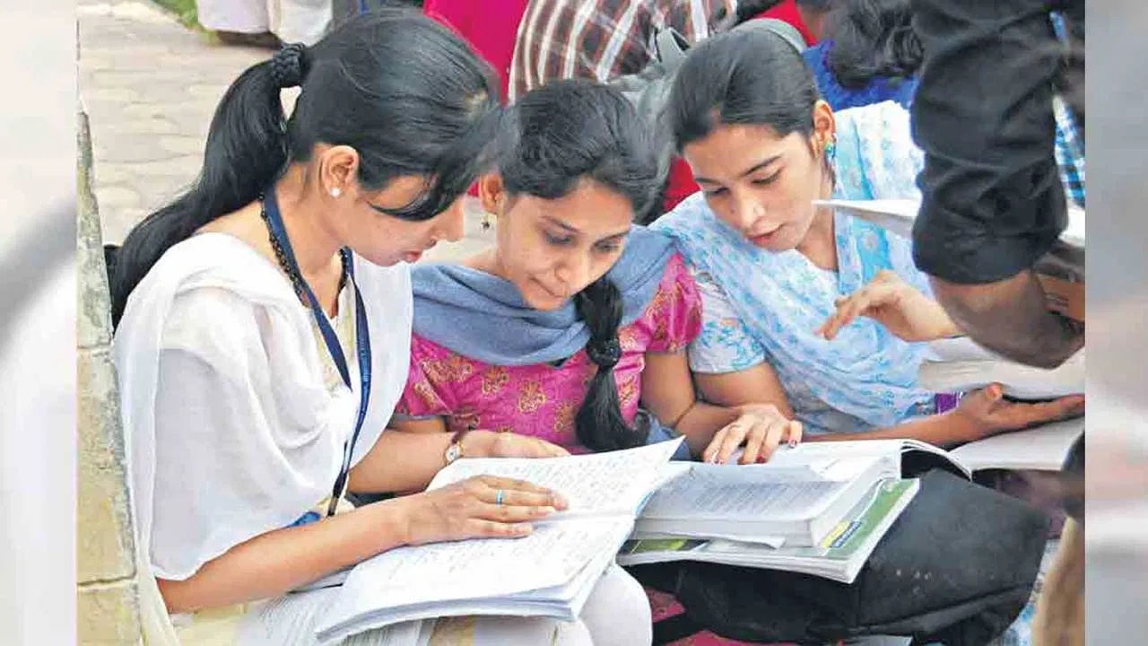 Job Calendar : నిరుద్యోగులకు ఉగాది కానుక.. 10 వేలకు పైగా ఉద్యోగాలతో జాబ్ క్యాలెండర్.. ఇక ప్రిపరేషన్ ప్రారంభించండి..!