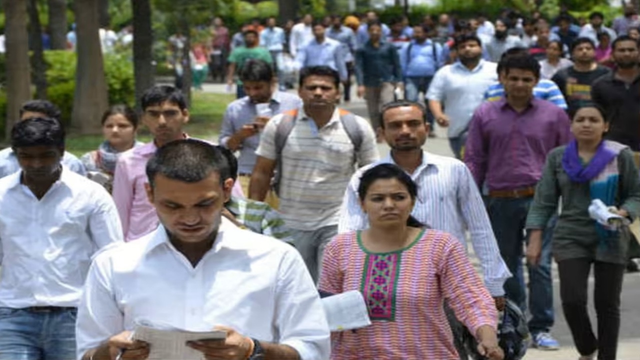 RRB Group D Recruitment : 22,195 ప్రభుత్వ ఉద్యోగాలు.. పది పాసైతే చాలు.. అప్లై చేయడానికి మరొక్క రోజు మాత్రమే ఉంది..