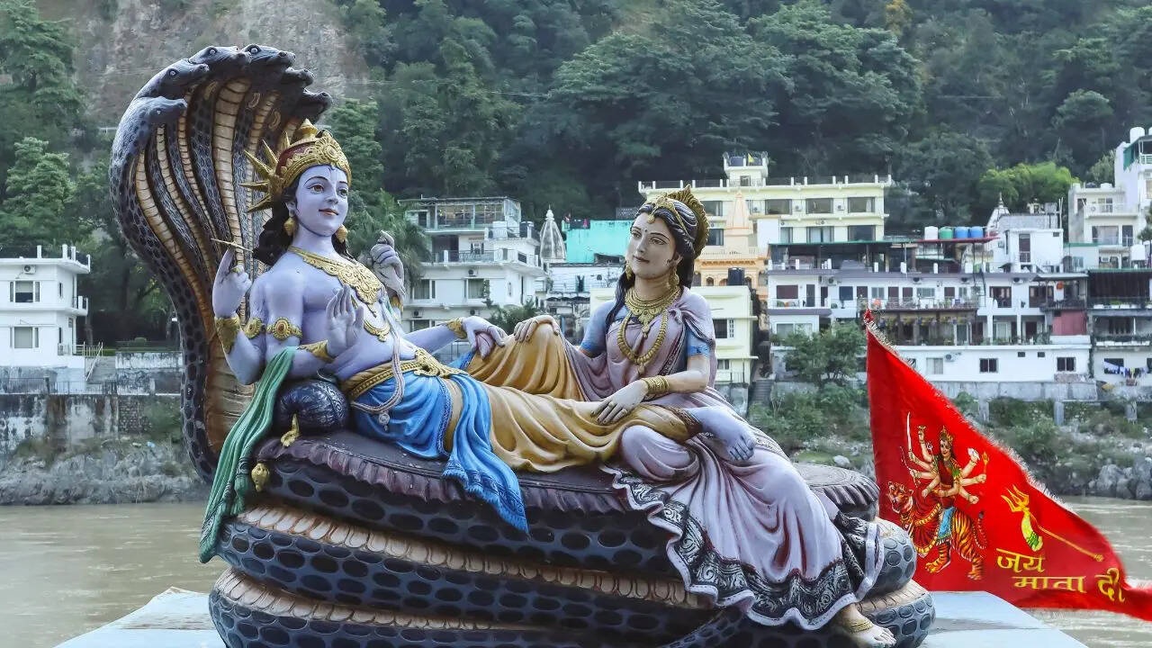 Kamada Ekadashi 2026 : కోరిన కోర్కెలు తీర్చే కామద ఏకాదశి.. ఈ పండ్లను ప్రసాదంగా పెడితే.. ఆర్థిక కష్టాలన్నీ తీరిపోతాయి..!