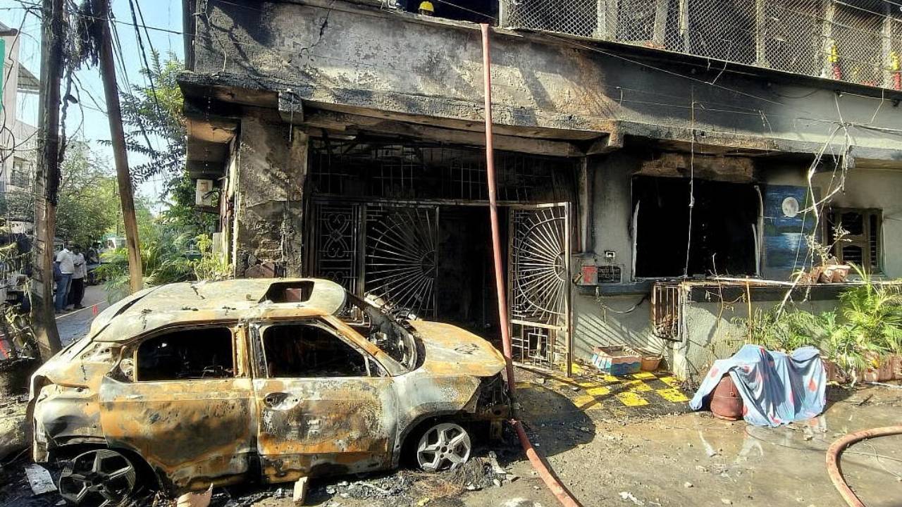 Madhya Pradesh : ఎలక్ట్రిక్ కారుకు ఛార్జింగ్.. మంటలు వ్యాపించి ఏడుగురు సజీవదహనం.. వేడుక జరిగే ఇంట్లో విషాదం..