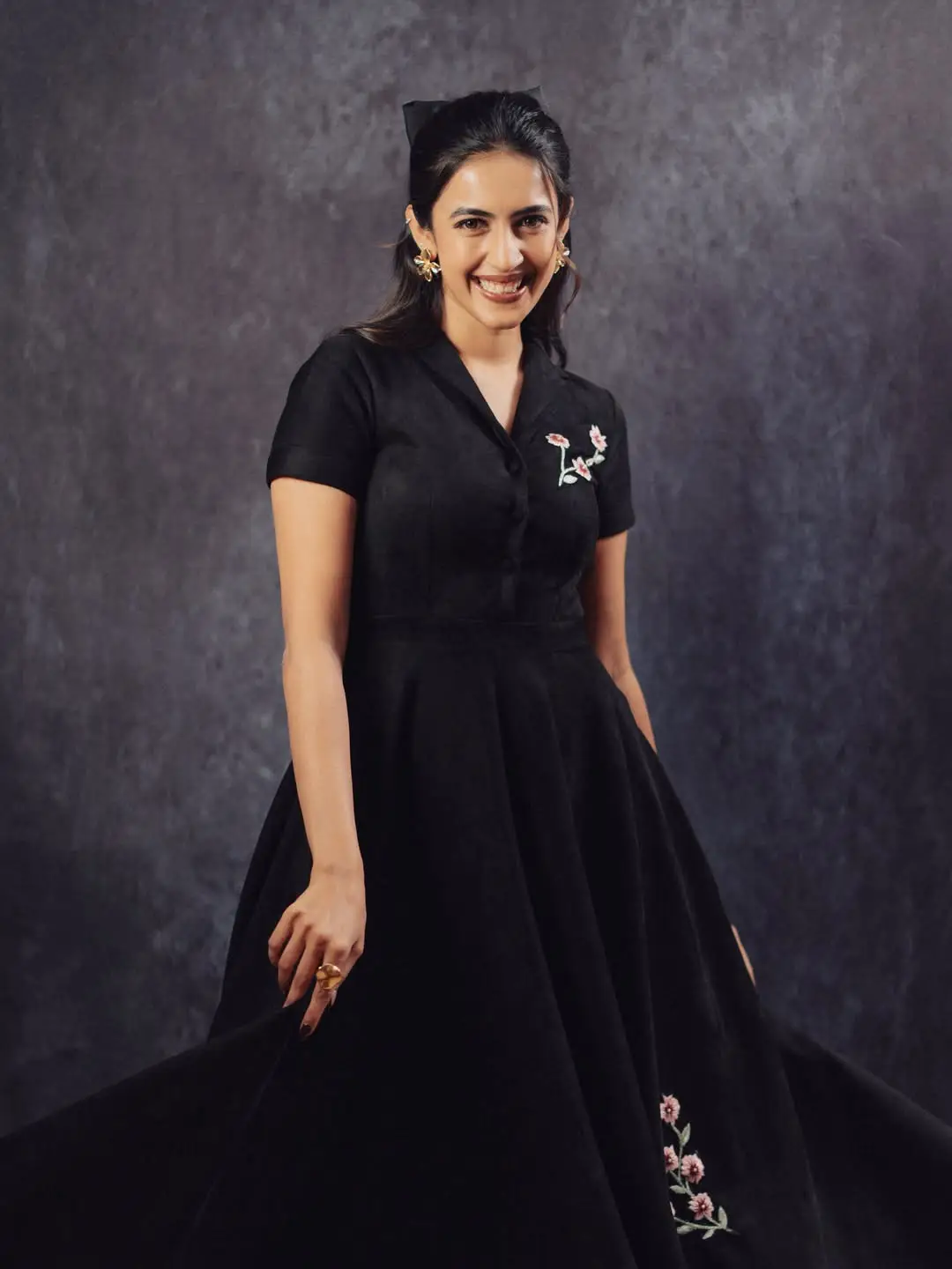niharika konidela latest photos in black dress (1)