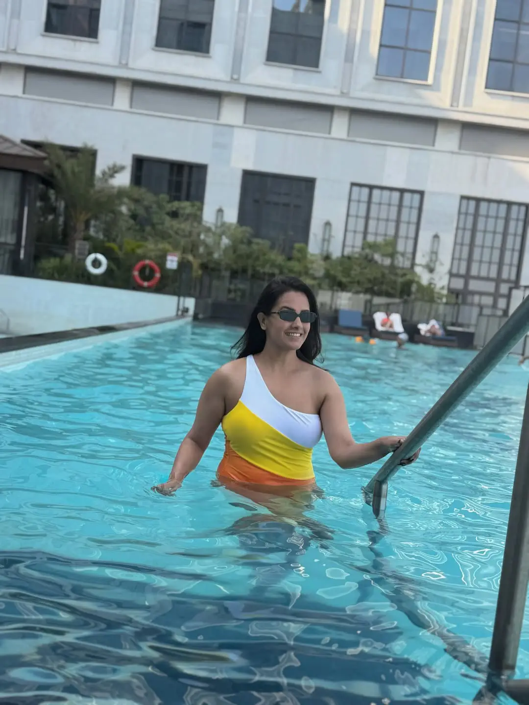 nuvvu nenu movie fame anita hot look in swimsuit