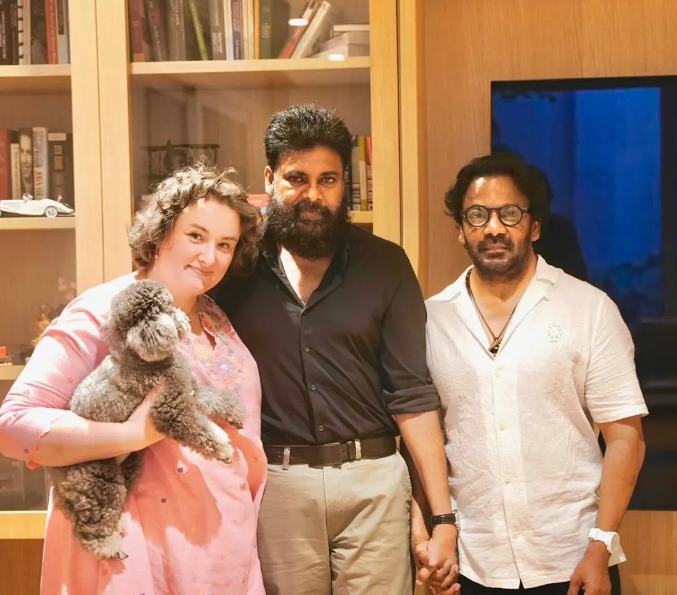 Ustada Bhagat Singh Team Meets Pawan Kalyan after Success