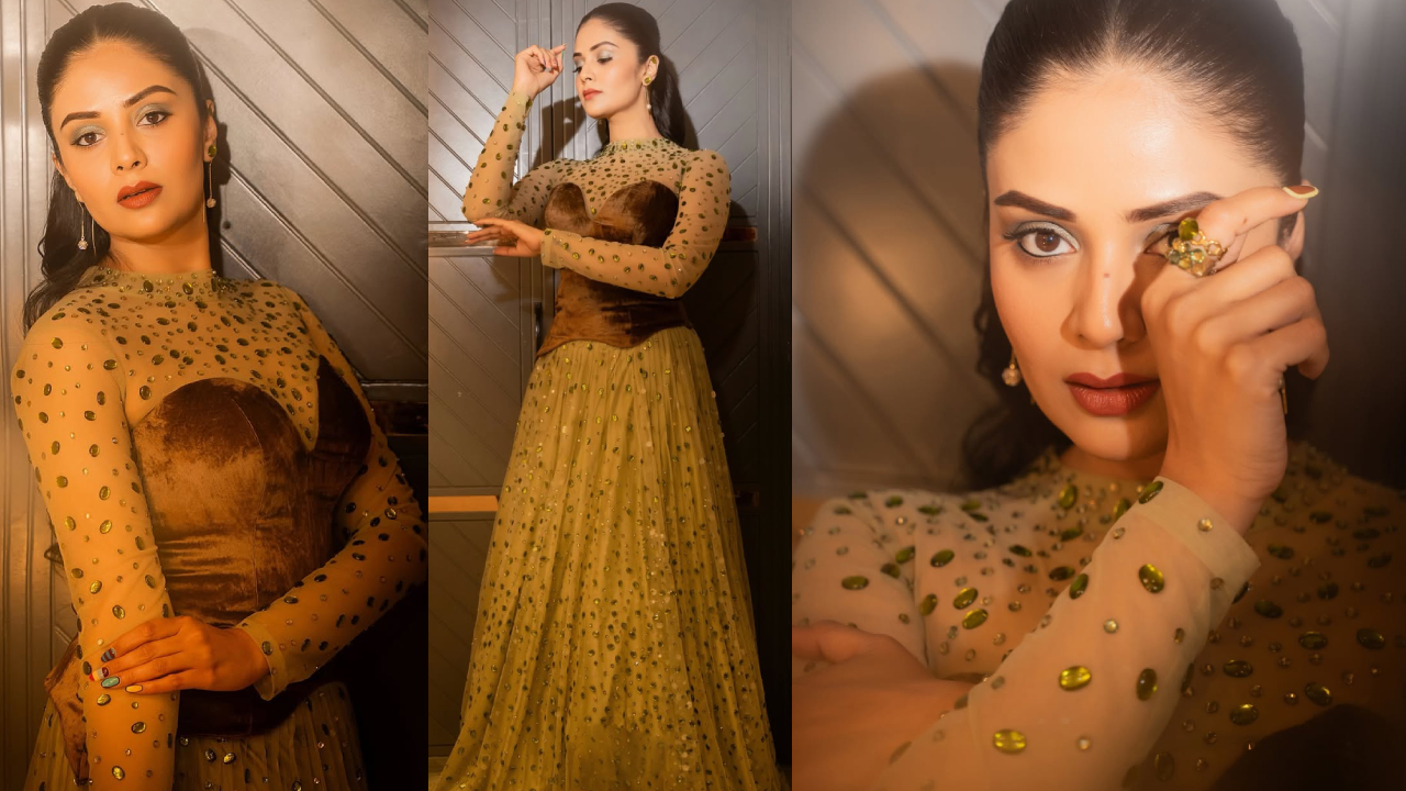 Sreemukhi: గోల్డ్ కలర్ డ్రెస్సులో పీక్స్ గ్లామర్.. శ్రీముఖి లేటెస్ట్ ఫోటోలు వైరల్