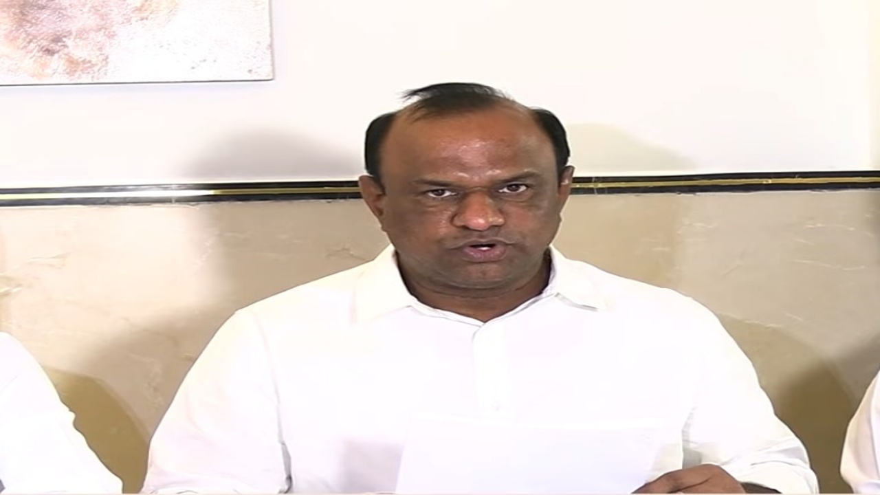 HCA ని రద్దు చేయాలి.. మంత్రి వివేక్ రాజీనామా చేయాలి: TCA కార్యదర్శి గురువా రెడ్డి