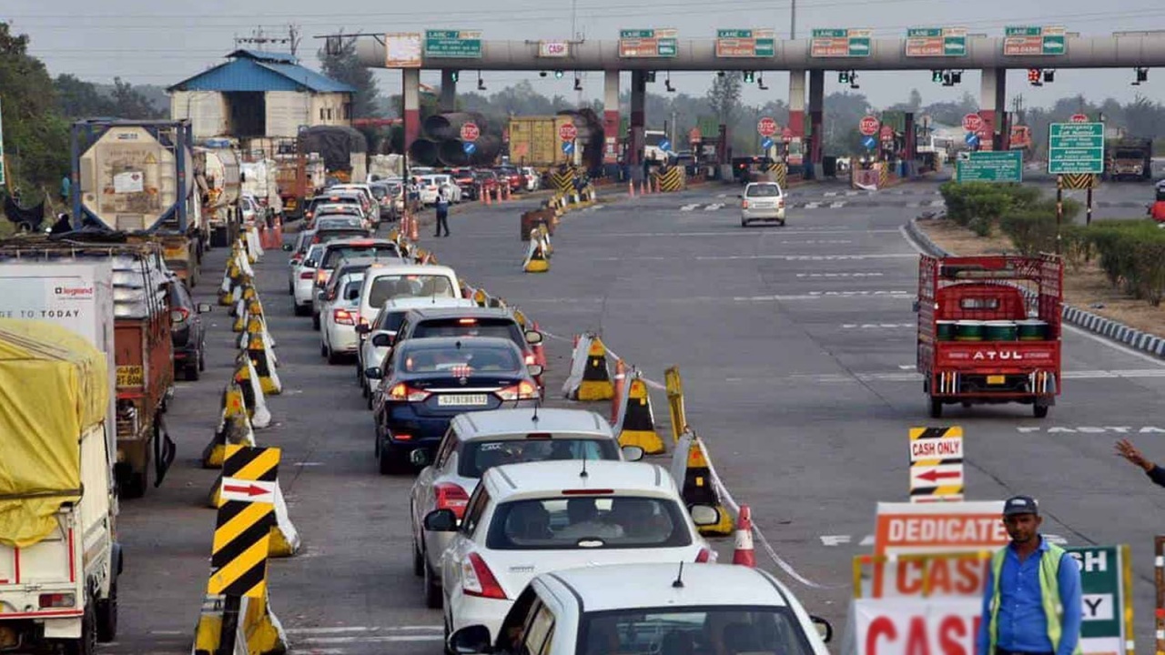 Toll Fee : ప్రయాణికులకు శుభవార్త… విజయవాడ హైవే మీద టోల్ ఫీజు తగ్గింపు