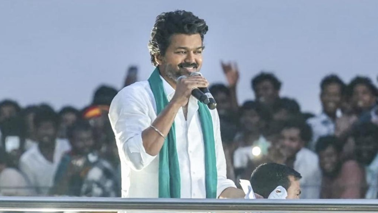 Vijay : ఎన్నికల వేళ విజయ్ పై కేసు నమోదు.. పోటీ చేస్తున్న ఊళ్ళోనే..