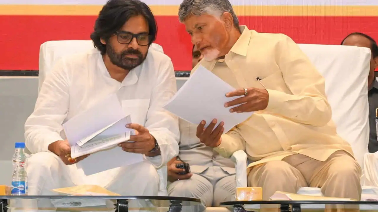 AP Government : ఏపీ ప్రజలకు కూటమి సర్కార్ అదిరిపోయే గిఫ్ట్.. త్వరలో వారి బ్యాంక్ ఖాతాల్లోకి రూ.20వేలు..