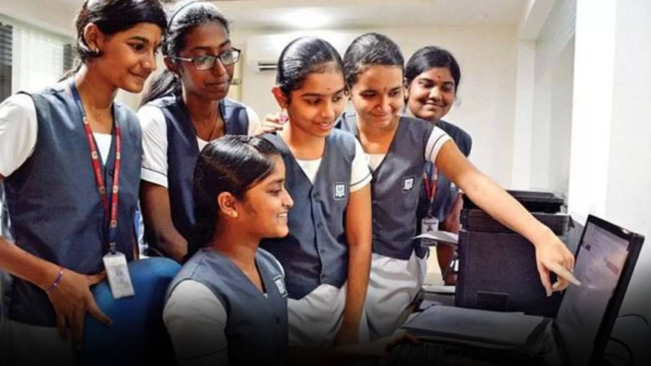 AP Inter Supplementary Examinations 2026: ఏపీలో ఇంటర్ విద్యార్థులకు అలర్ట్.. సప్లిమెంటరీ పరీక్షల తేదీలు ఇవే.. రీకౌంటింగ్, రీవెరిఫికేషన్‌ ఎప్పుడంటే..