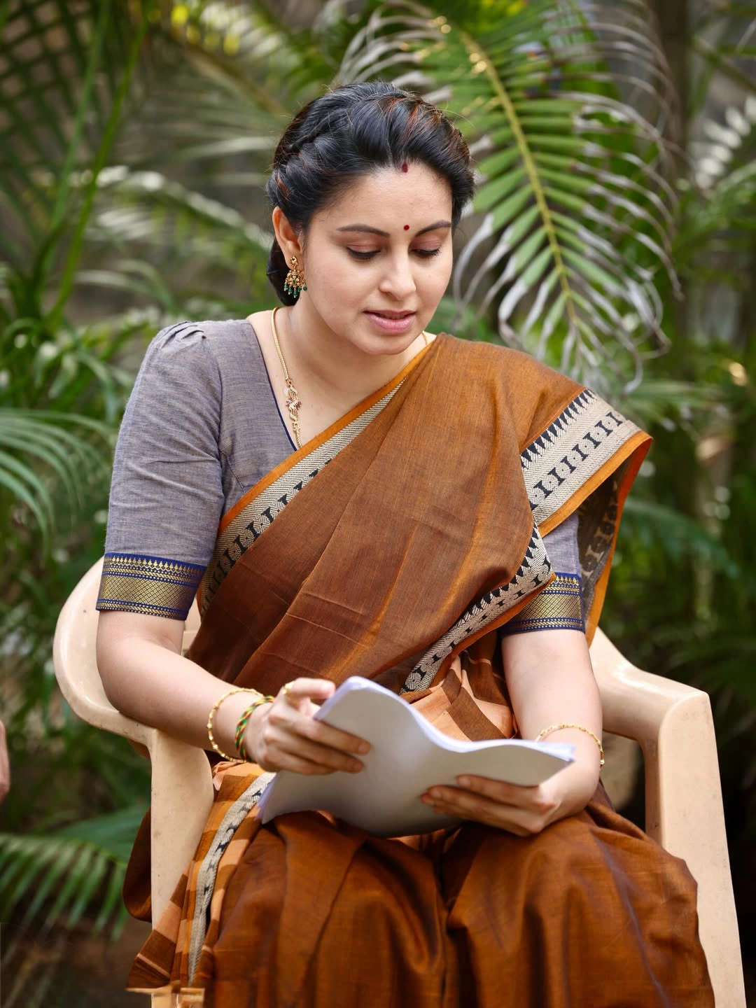 Abhinaya Shares Carmeni Selvam Working Stills
