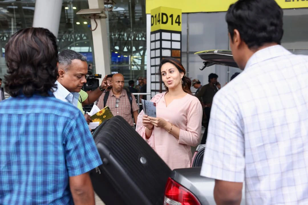 Abhinaya Shares Carmeni Selvam Working Stills