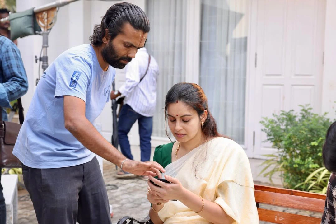 Abhinaya Shares Carmeni Selvam Working Stills
