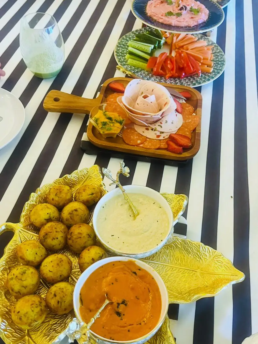 Actress Sriya Reddy school friends photos