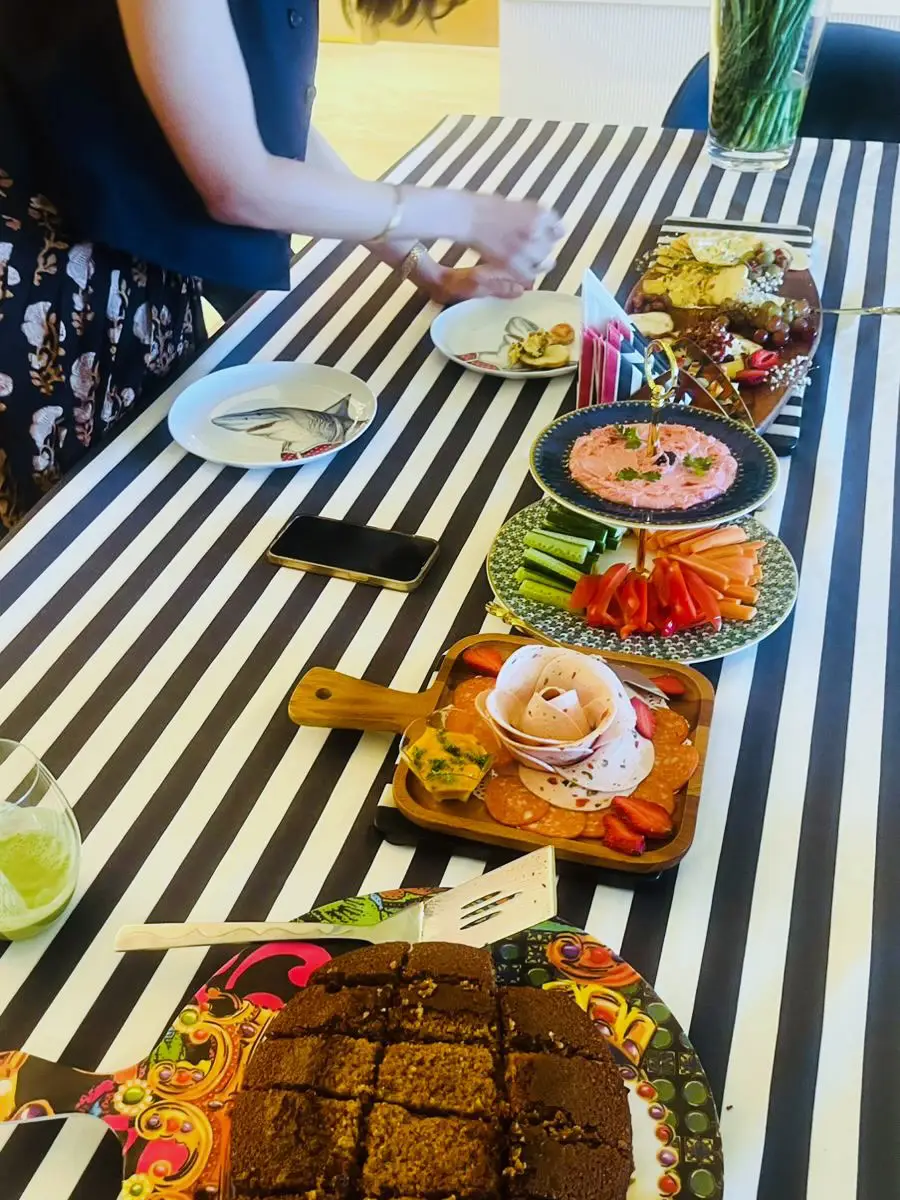 Actress Sriya Reddy school friends photos