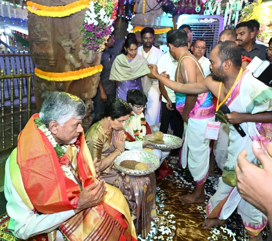 CM Chandrababu Visits Vontimitta SeethaRama Kalyanam With Family