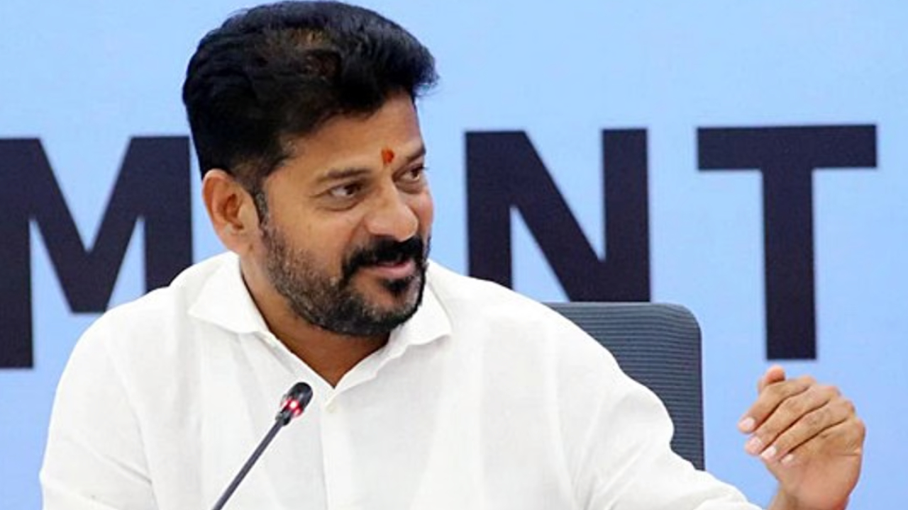 Telangana Govt : తెలంగాణ సర్కార్ కీలక నిర్ణయం.. పట్టణ ప్రాంతాల్లోని మహిళా సంఘాల సభ్యులకు..