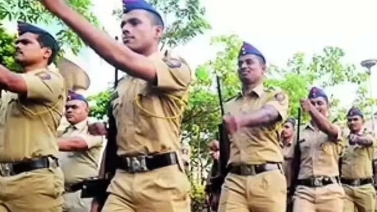CRPF 2026 Constable Notification : నిరుద్యోగులకు శుభవార్త.. 9,175 కానిస్టేబుల్ పోస్టులు.. పది పాస్ అయితే చాలు.. నెలకు రూ.69 వేల జీతం