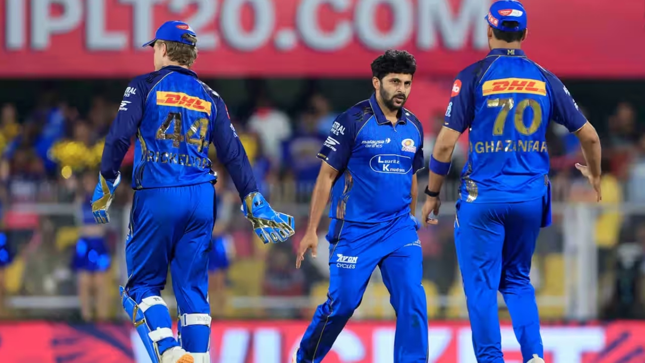 Mumbai Indians : వ‌రుస‌గా నాలుగు మ్యాచ్‌ల్లో ఓట‌మి.. ప్లేఆఫ్స్‌కు ముంబై ఎలా అర్హ‌త సాధించ‌వ‌చ్చో తెలుసా?