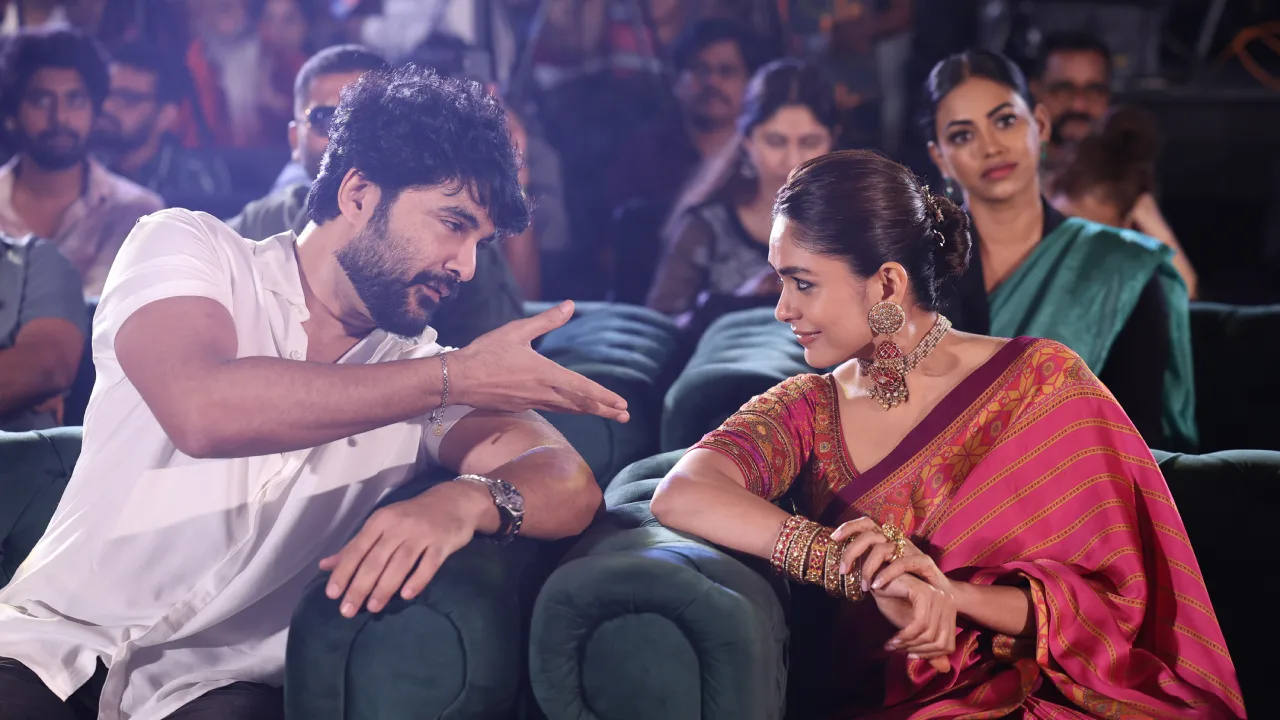 Adivi Sesh Mrunal Thakur Dacoit Pre Release Event