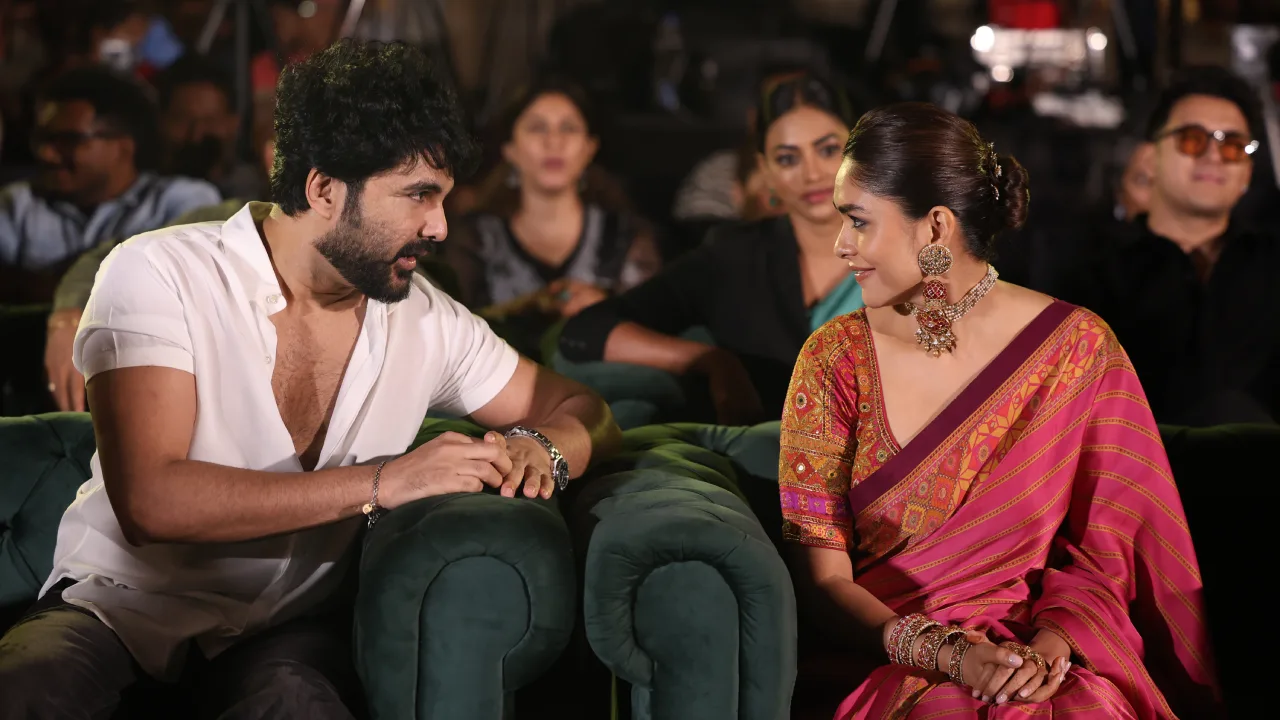 Adivi Sesh Mrunal Thakur Dacoit Pre Release Event