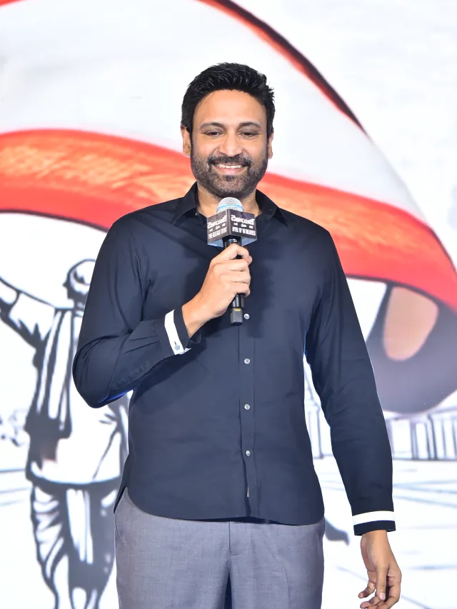 Adivi Sesh Mrunal Thakur Dacoit Pre Release Event