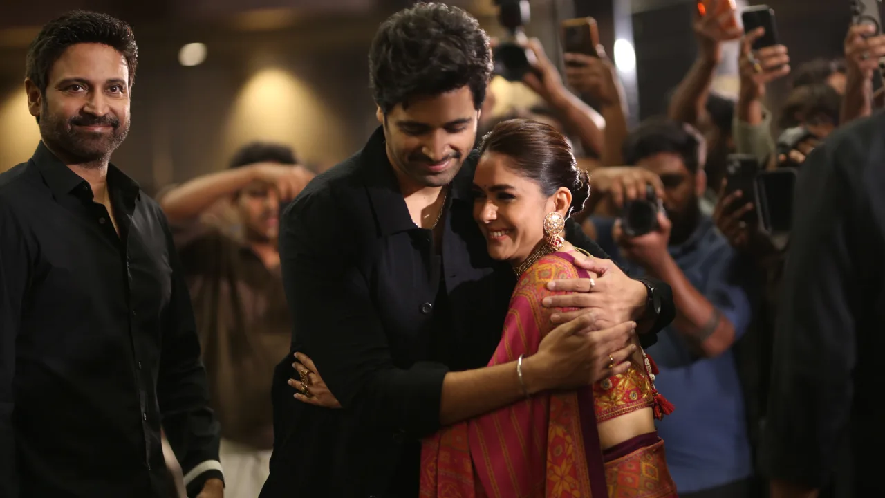 Adivi Sesh Mrunal Thakur Dacoit Pre Release Event