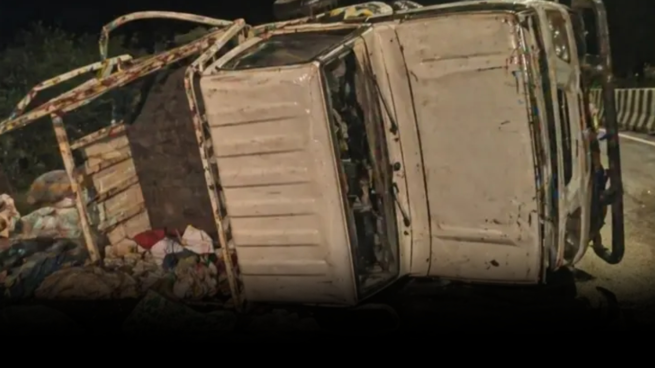 Dhar road accident : ఘోర రోడ్డు ప్రమాదం.. 15మంది దుర్మరణం.. 20మందికిపైగా తీవ్ర గాయాలు