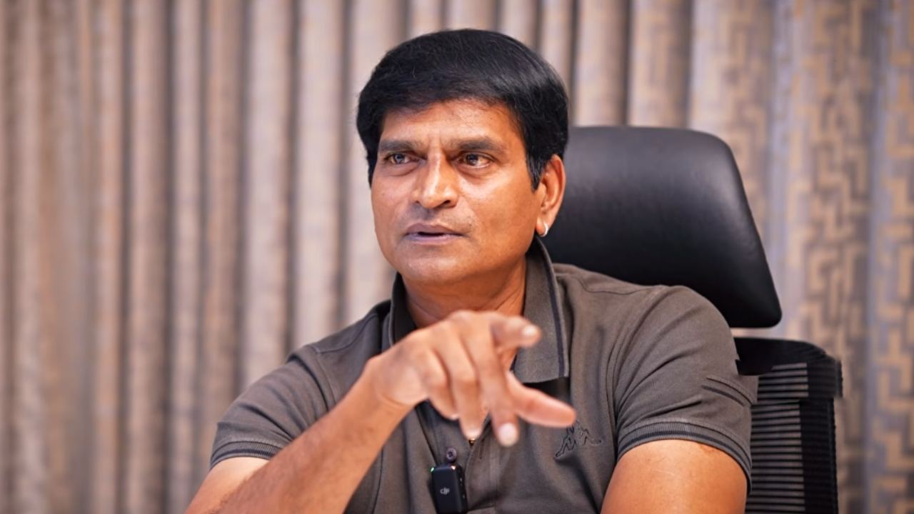Ravibabu: మన హీరోలంతా డూప్ రాజాలే.. కానీ నేనలా కాదు.. స్టార్ హీరోలను టార్గెట్ చేసిన డైరెక్టర్ రవిబాబు