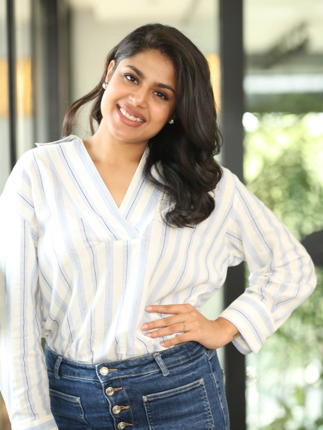 Faria Abdullah Stylish Looks