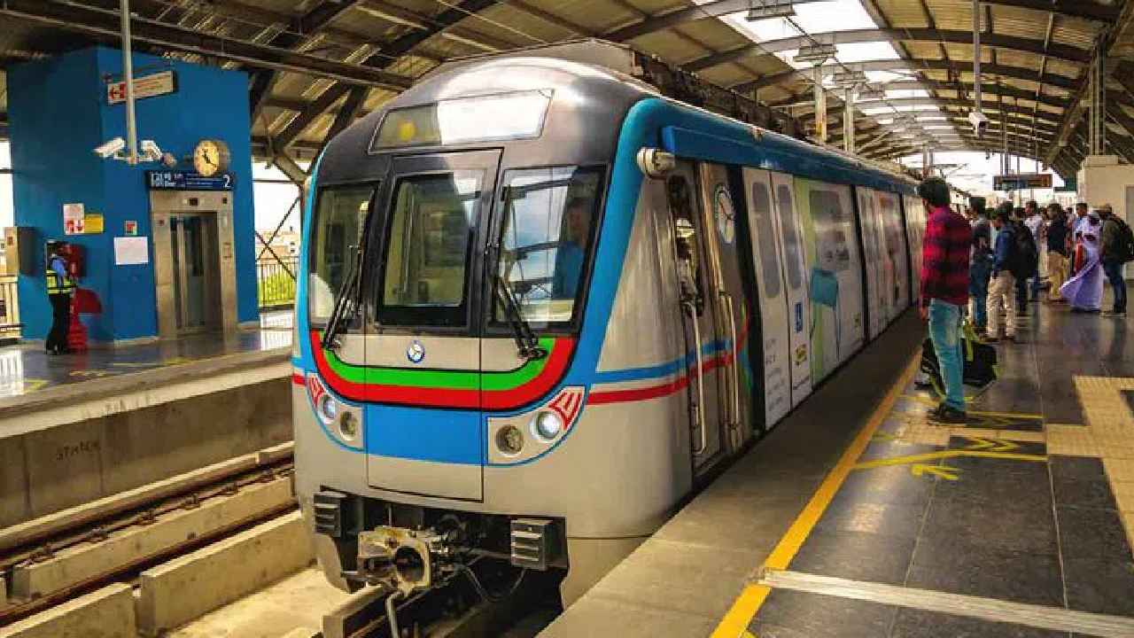 HMRL New Board: హైదరాబాద్ మెట్రోపై ప్రభుత్వం సంచలన నిర్ణయం.. IAS, IPSలతో కొత్త బోర్డు.. ఇక పూర్తిగా సర్కార్ పరం
