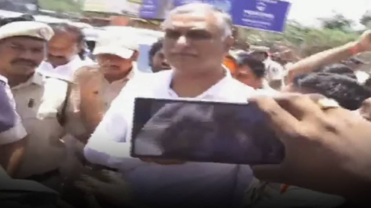 Harish Rao : మాజీ మంత్రి హరీశ్ రావు పరిగి పర్యటనలో హైడ్రామా.. అరెస్టు చేసిన పోలీసులు