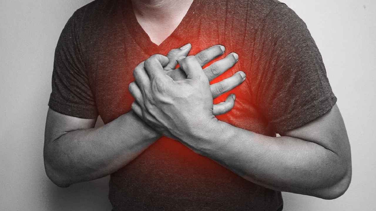 Heart Attack: ఆపరేషన్ చేస్తుండగా.. గుండెపోటుతో డాక్టర్ మృతి