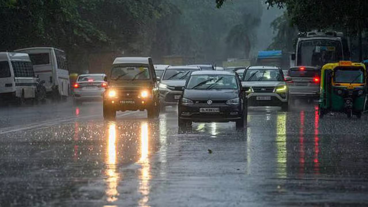 Rain Alert : తెలుగు రాష్ట్రాల్లో వింత వాతావరణం.. నేడు ఈ ప్రాంతాల్లో భారీ వర్షాలు.. వాతావరణ శాఖ కీలక సూచనలు