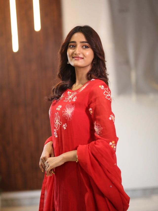 Hrithika Srinivas Cute Looks