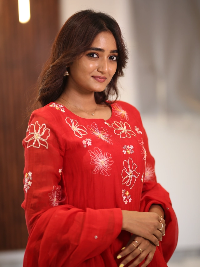 Hrithika Srinivas Cute Looks