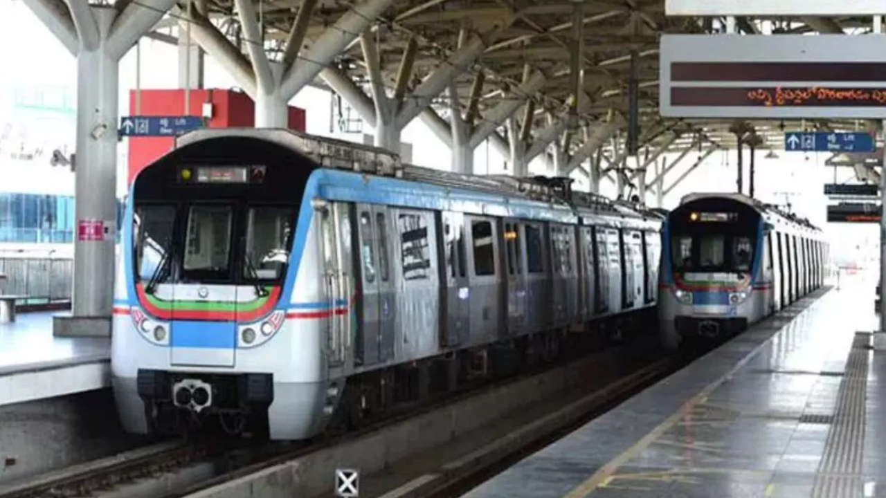 Hyderabad Metro : హైదరాబాద్ మెట్రో ప్రయాణికులకు అదిరిపోయే శుభవార్త.. ప్రభుత్వానికి రైల్వేశాఖ కీలక ప్రతిపాదన